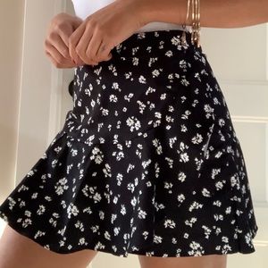 Zara black and white floral ruffle skort